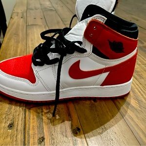 Jordan Heritage Nike, 8.5 women/6.7men New Nike Hightop includes red laces too.